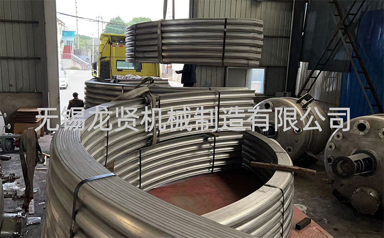 封頭上半管碰見接管怎么繞？